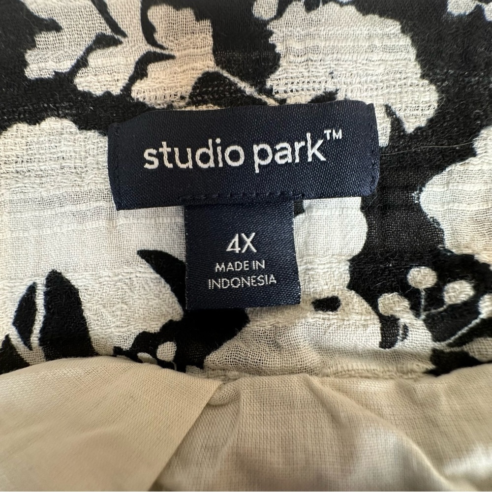 Studio Park Black & White Floral Dress with Sash NWOT - Picture 5 of 8